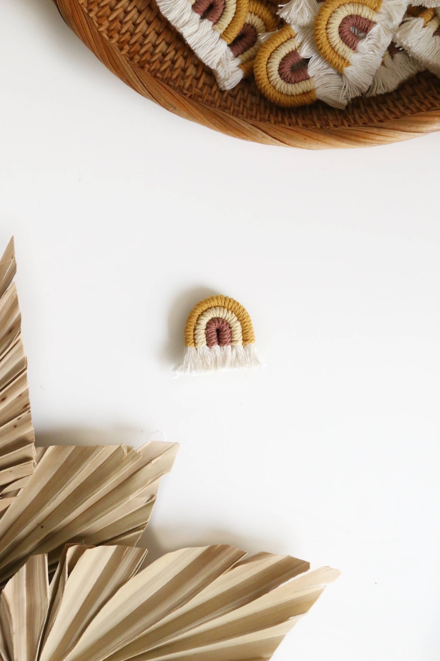 Macrame rainbow magnet: Orange