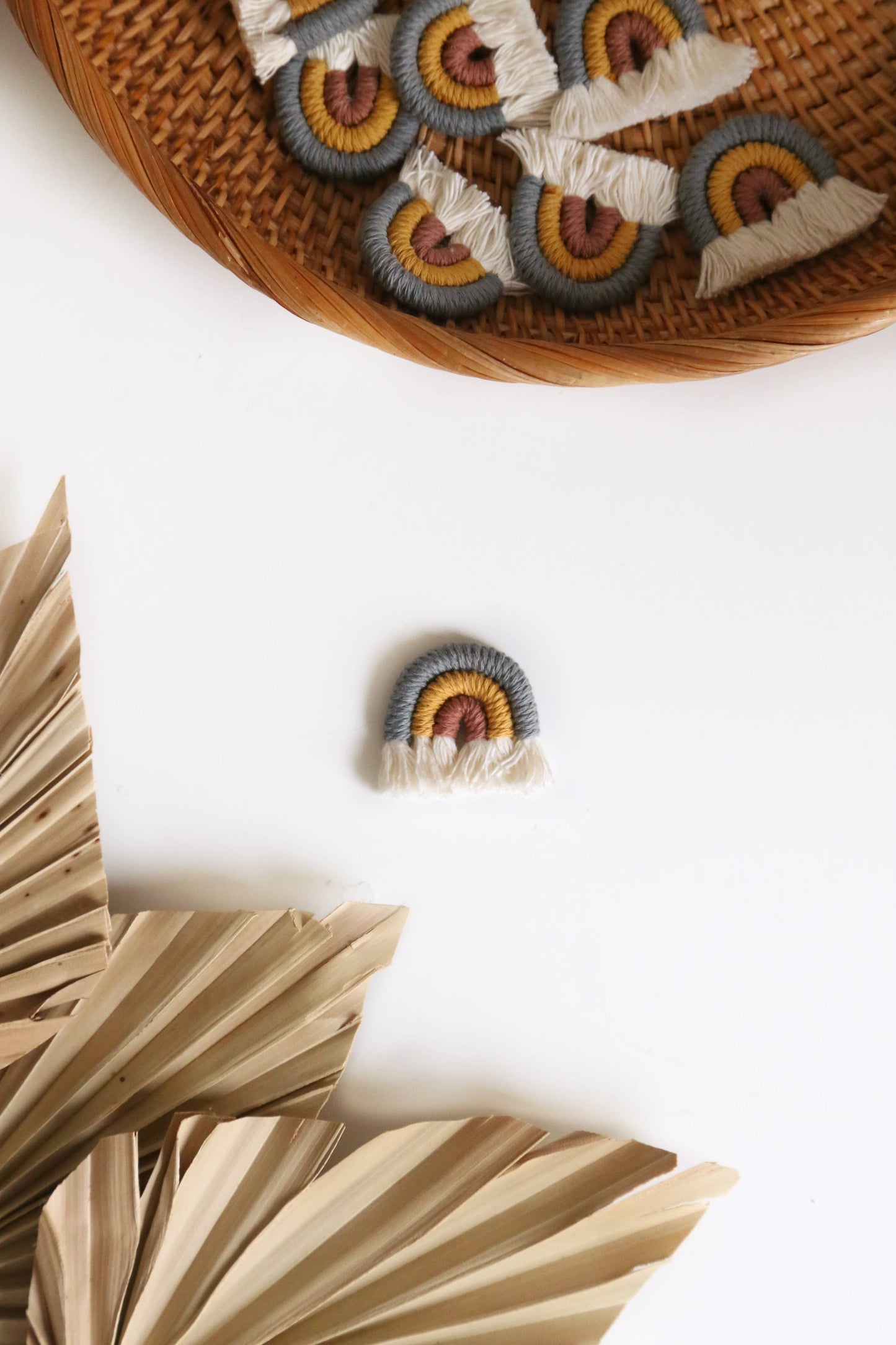 Macrame rainbow magnet: Orange